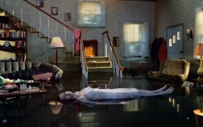 Gregory Crewdson, de antiguo miembro de una banda juvenil de pop a fotógrafo con mirada y métodos de cineasta