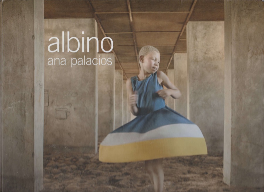 Fotolibro Albino de la fotógrafa Ana Palacios